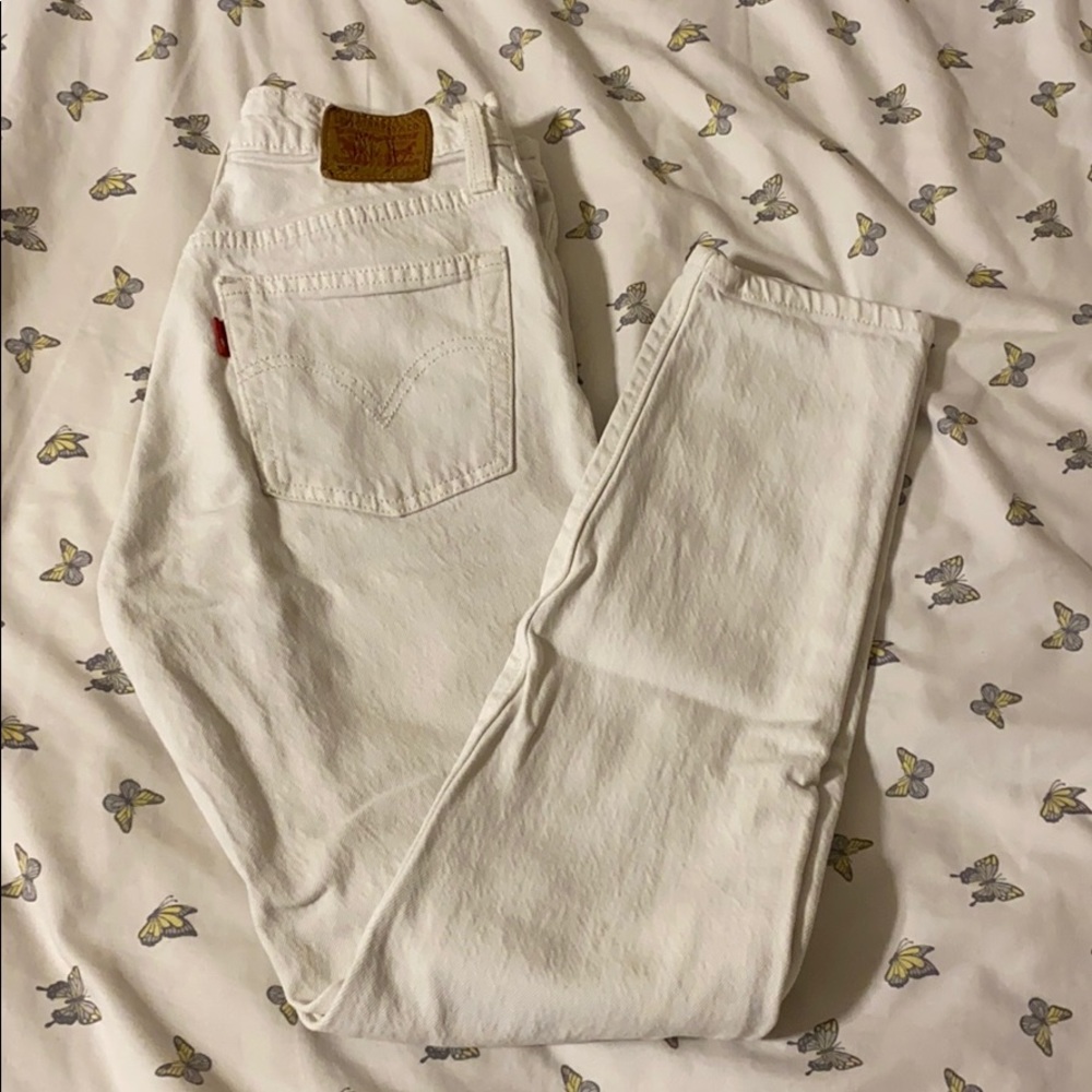 White Levi jeans